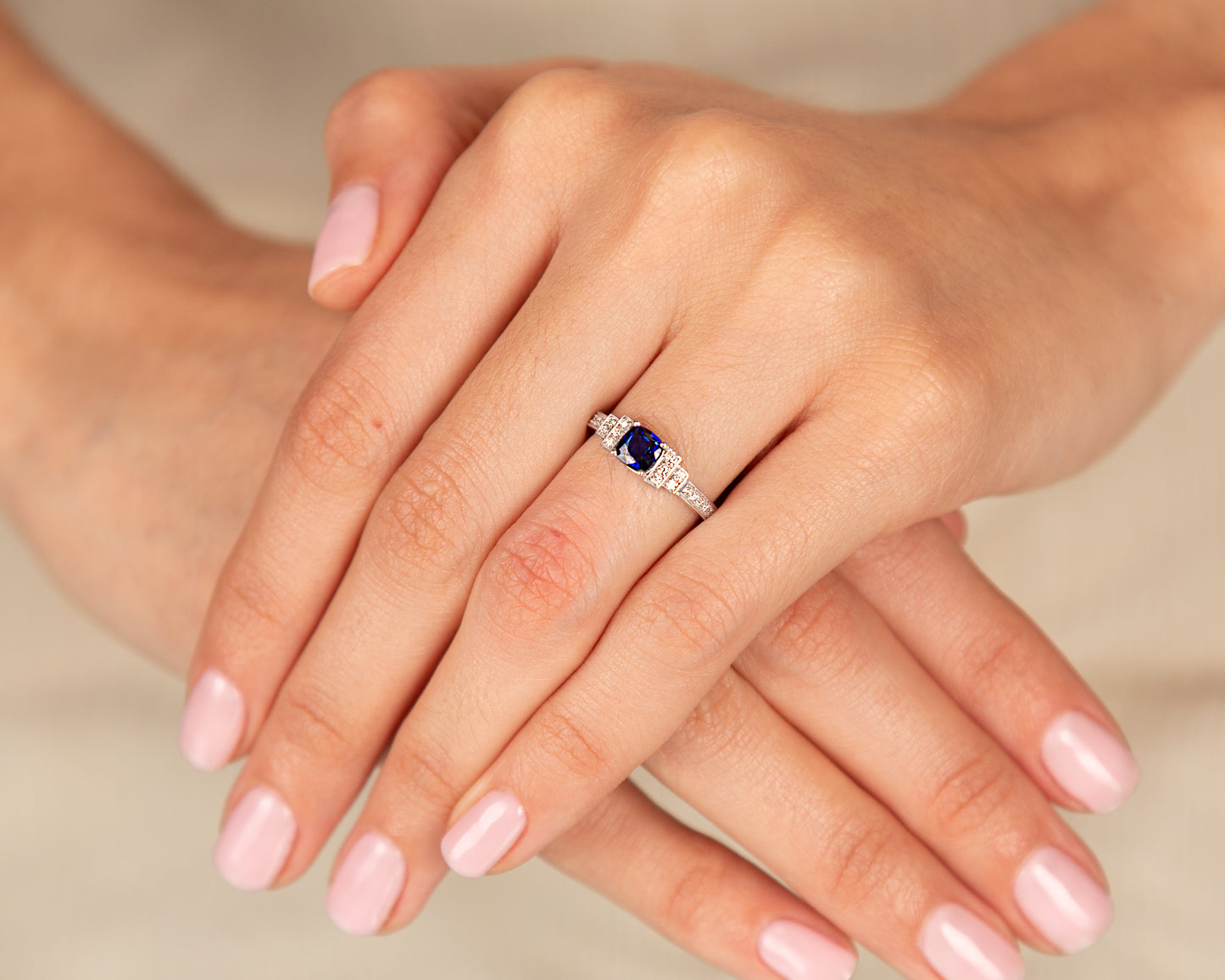 Anillo Zafiro y Diamantres - Oro Blanco 18kt