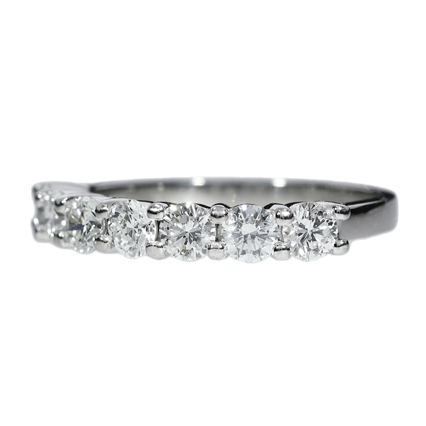 Anillo Medio Cintillo Diamantes - Platino
