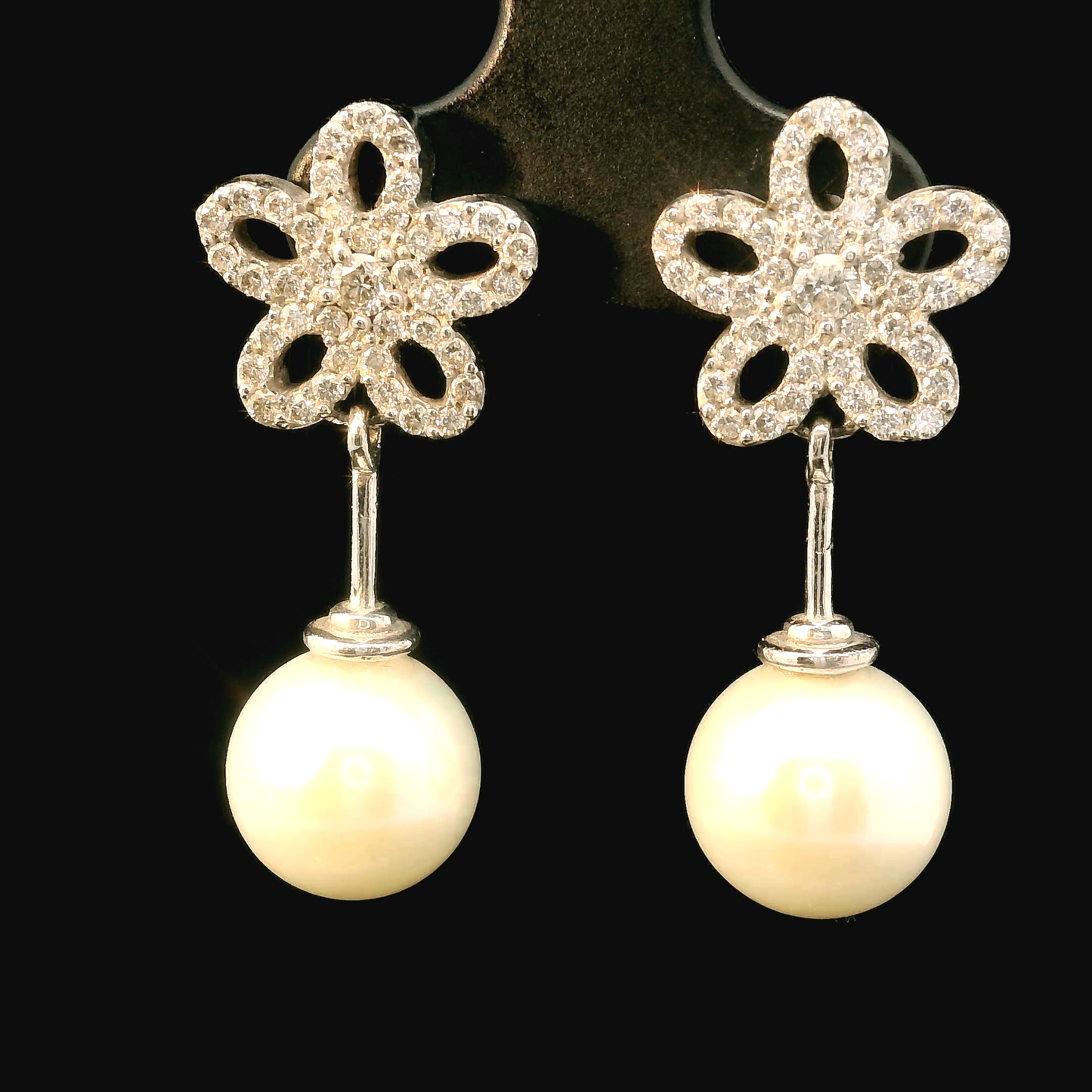 Aros Perlas Akoya y Diamantes - Oro Blanco 18kt