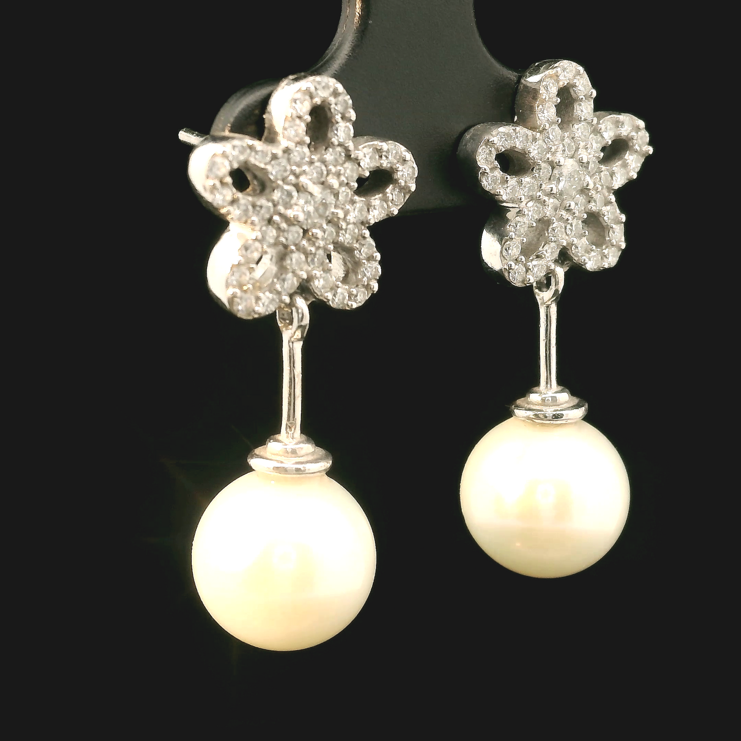 Aros Perlas Akoya y Diamantes - Oro Blanco 18kt