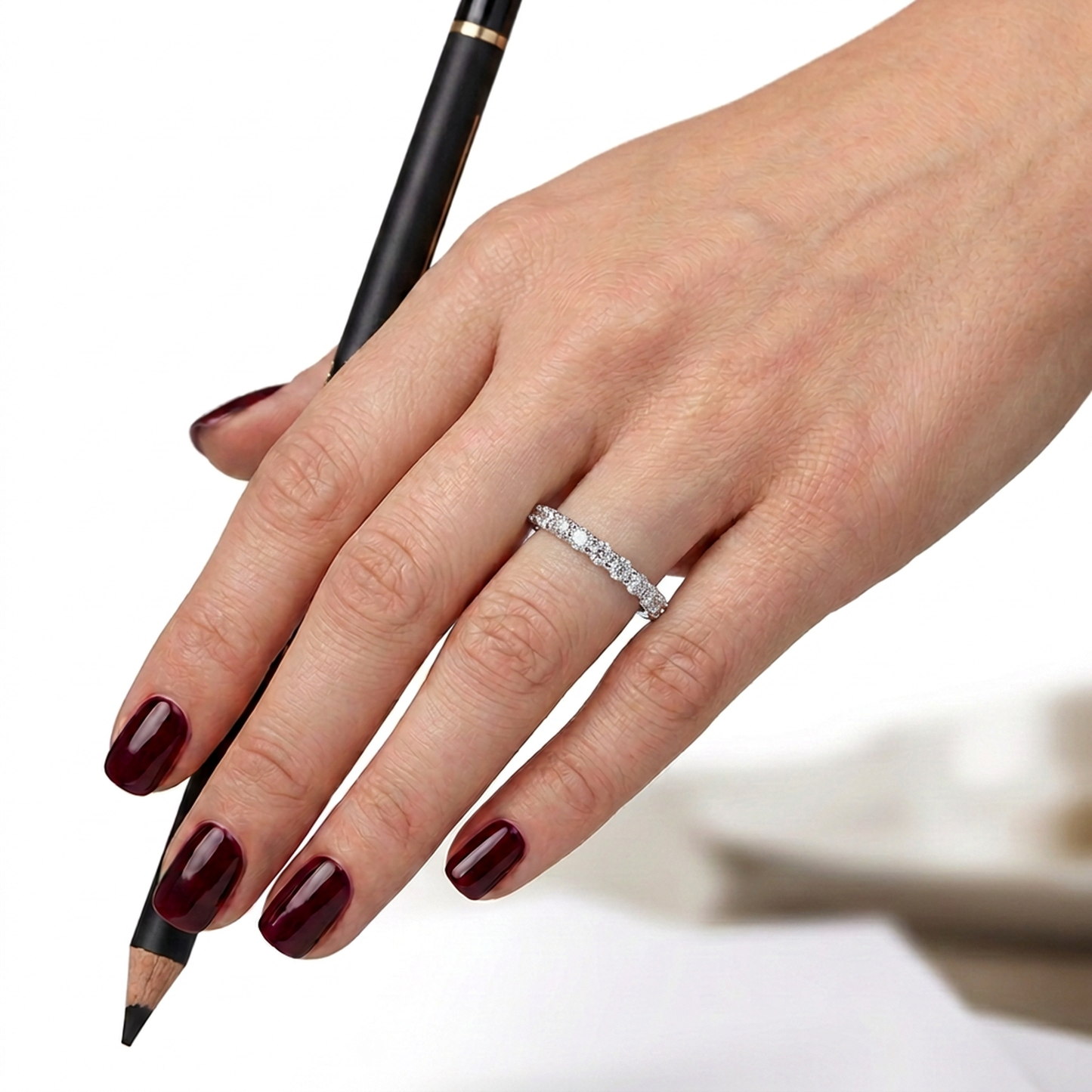 Anillo Medio Cintillo Diamantes - Platino