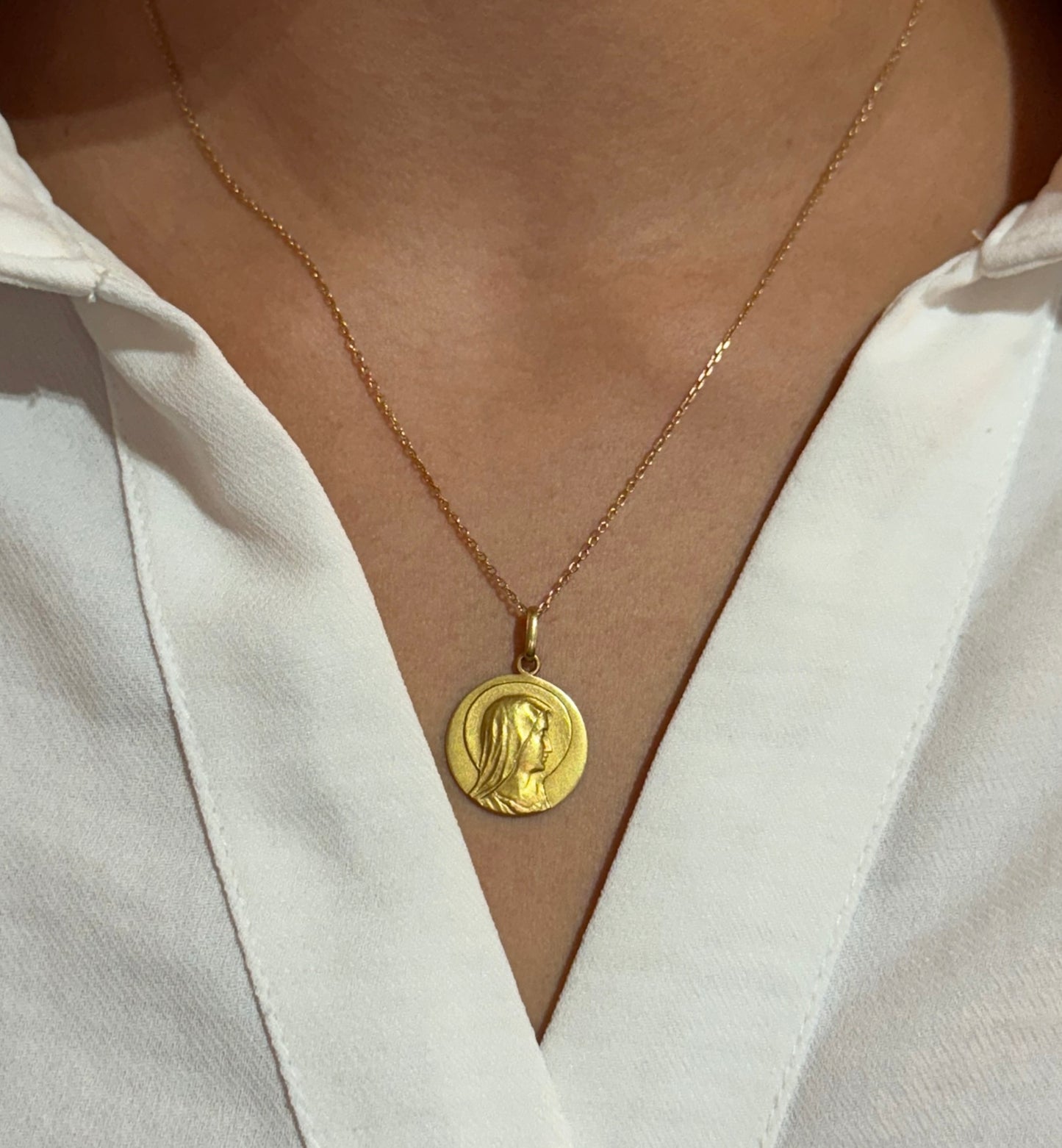 Medalla Virgen - Oro Amarillo 18kt