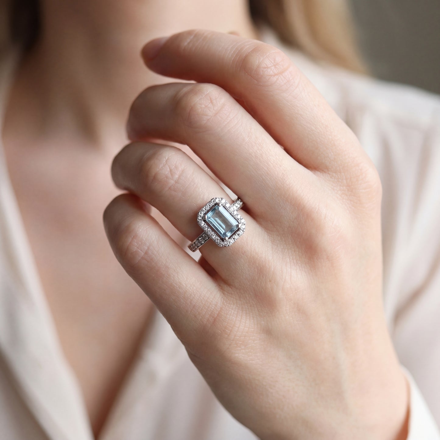 Anillo Aguamarina y Diamantes - Oro Blanco 18kt